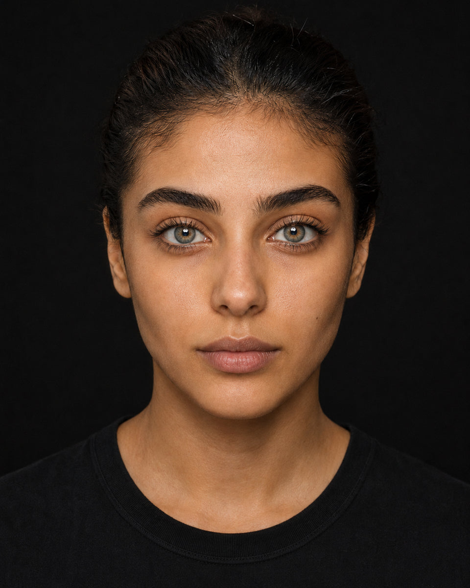 Fresh Lady Lolite worn, studio portrait