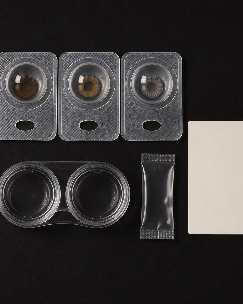 The Natural set: three sealed lens blisters, solution sachet, lens case and insertion card